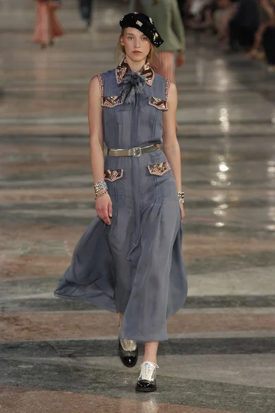Look 32